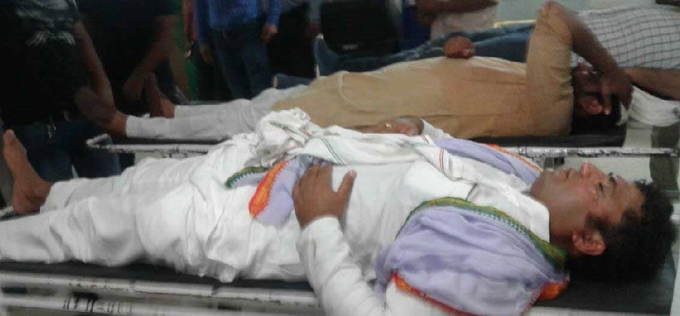 fight among congress supportes as the went to welcomed rahul gandhi