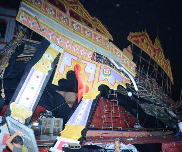 stage of aishbagh ramlila falls down in Lucknow.