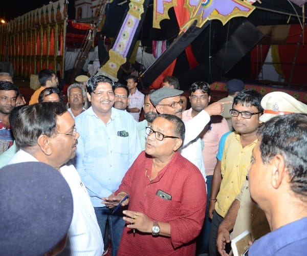 stage of aishbagh ramlila falls down in Lucknow.