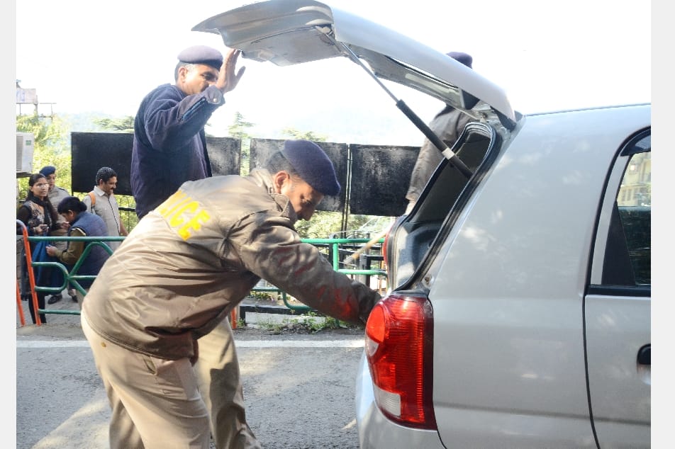 Shimla police Checking at HPU, Rods and Hockey Sticks Recovered from Employees Vehicles.