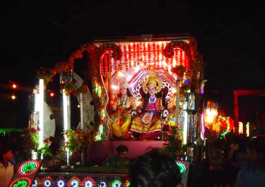 dhoomadhaam se nikaalee gaee raam baaraat