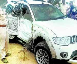 Clashed over the railing car, 2 killed, 9 wounded