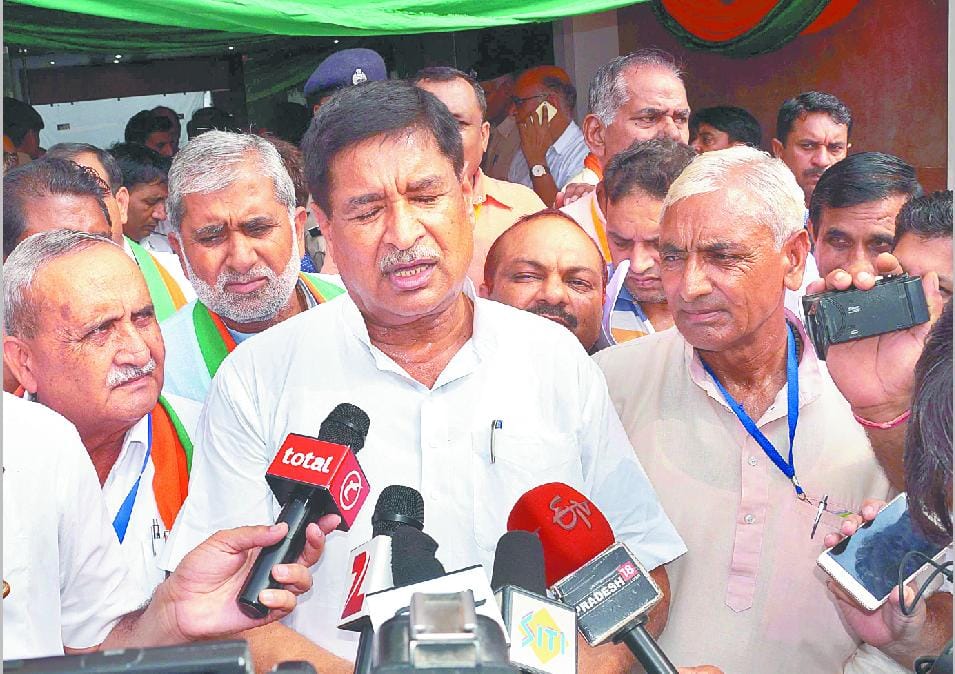 Rajkumar Saini, saini meats cm, cm manoharlal khattar, cm in hisar, bjp meting in hisar, hisar
