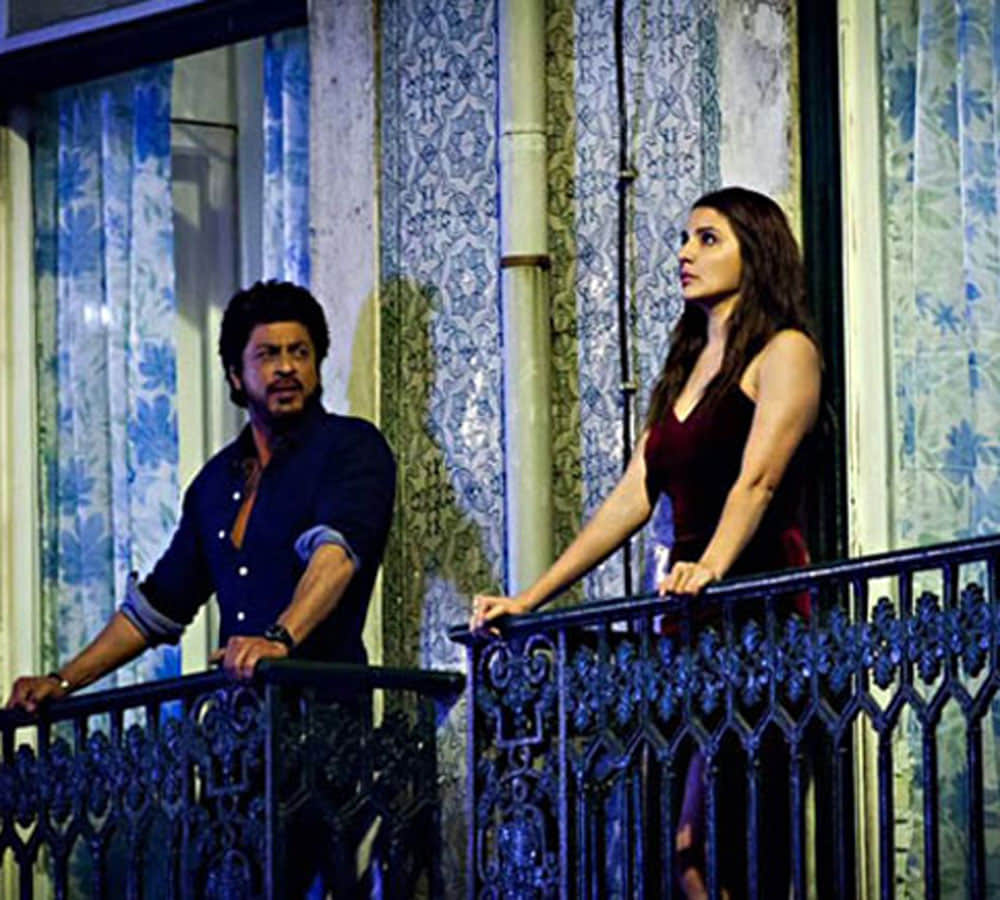 shahrukh khan and anushka sharma romance scene in film