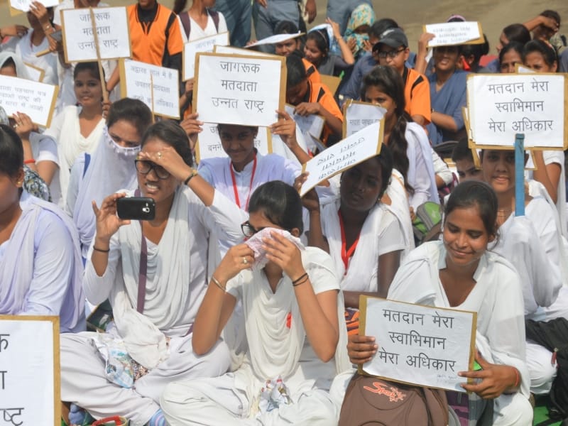 girls student get suffered in sun