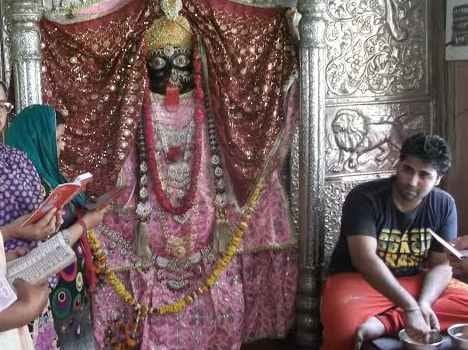 bhadrakali mandir of amritsar, a unique temple in which devotess give wine and non veg
