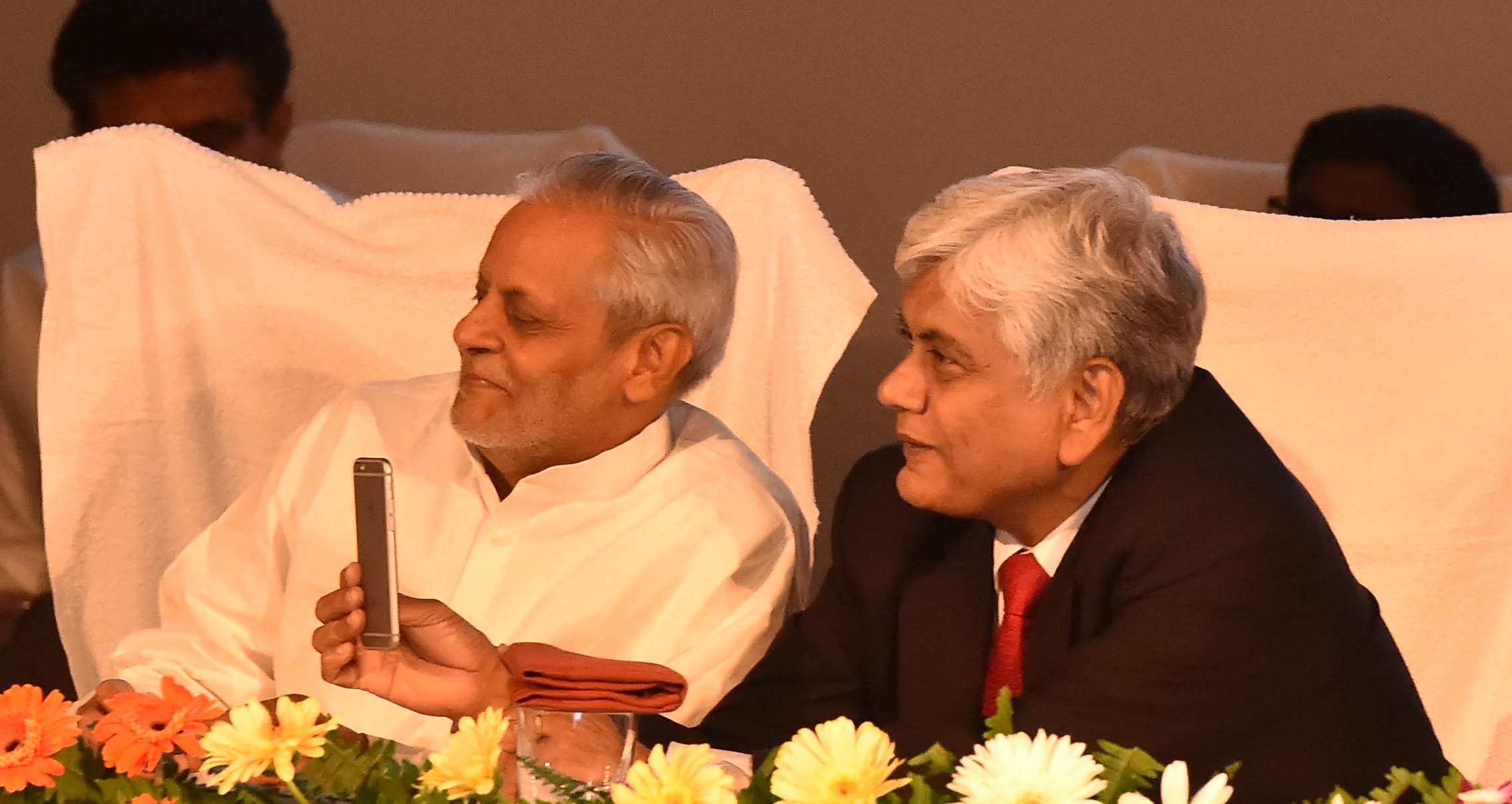 know about up 100 logo and app
