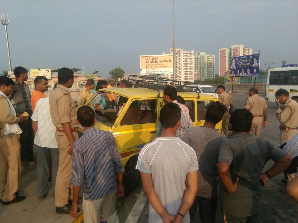 school van met with accident in lucknow gomtinagar area