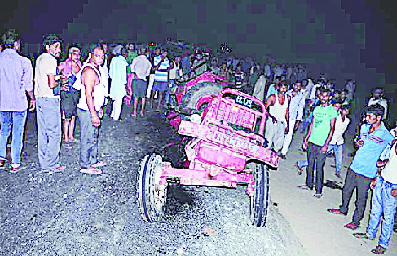 Three killed in truck collision -tractor, three critical