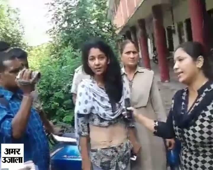कानपुर में नॉनवेज पर भिड़ी लड़कियां