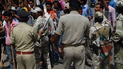 Jharkhand: police caught in cctv, stealing in a shop