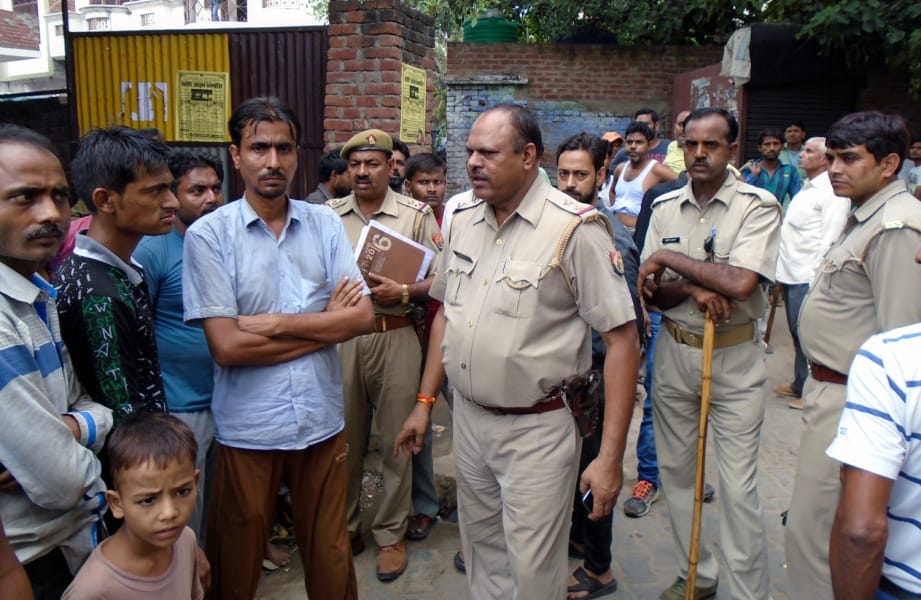jameen ke vivaad mein do pakshon mein patharaav aur phaayaring