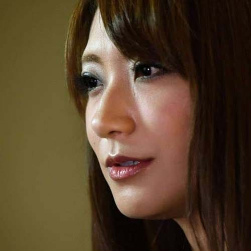Japanese actress disclosed her story how she pused in porn film's black buisiness