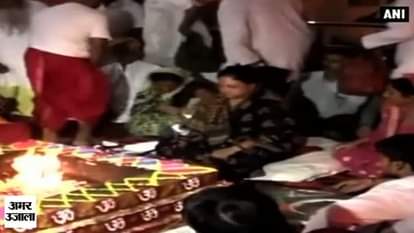 CM Vasundhara Raje offers prays at Tanot Mata temple