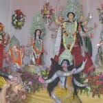 नगर क्षेत्र के रौजा बाटा के पास  दुर्गा पूजा समिति की आेर से स्थापित मा स्थापित मां दुर्गा की मनमोहक प्रतिमा।