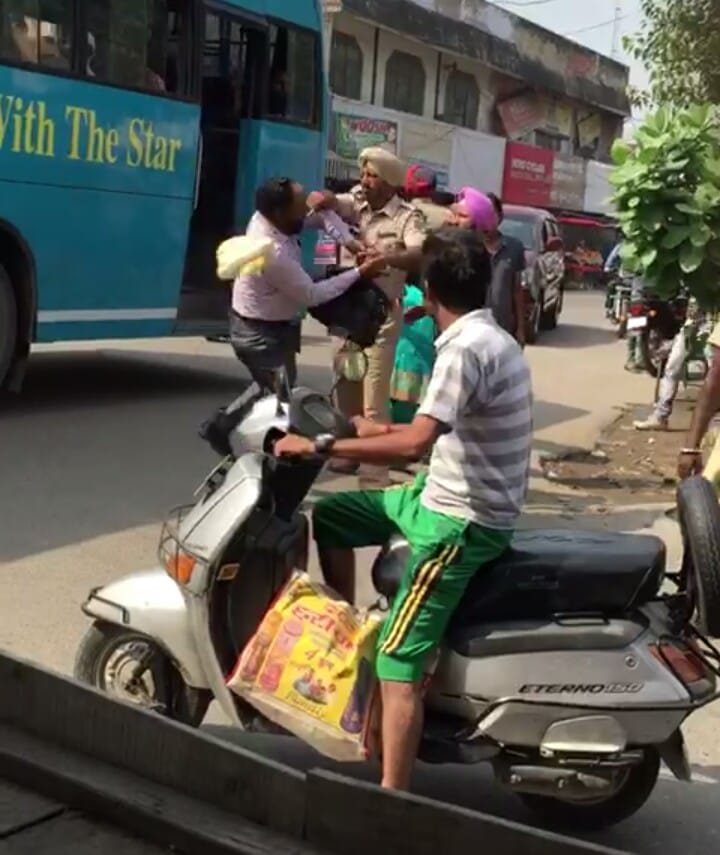 fight between Traffic police and army officer in kapurthala punjab