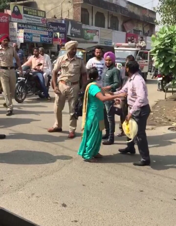 fight between Traffic police and army officer in kapurthala punjab