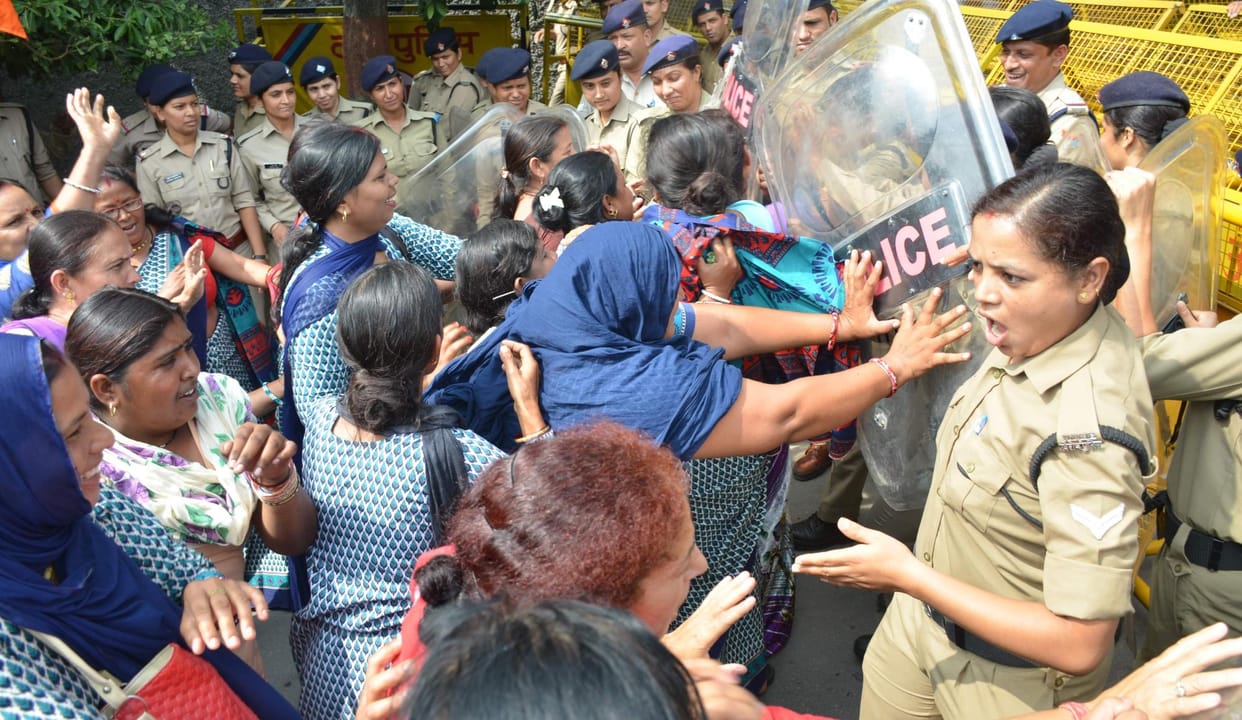 aanganwadi worker march to secretariat.