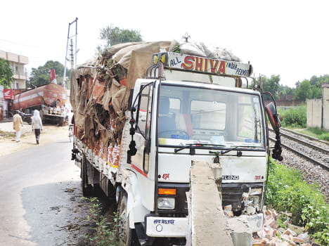 Tanker rammed into a house, injuring the driver and helper