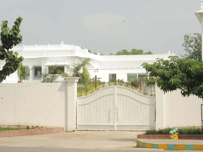 Chief minister akhilesh yadav shifted to his new home.