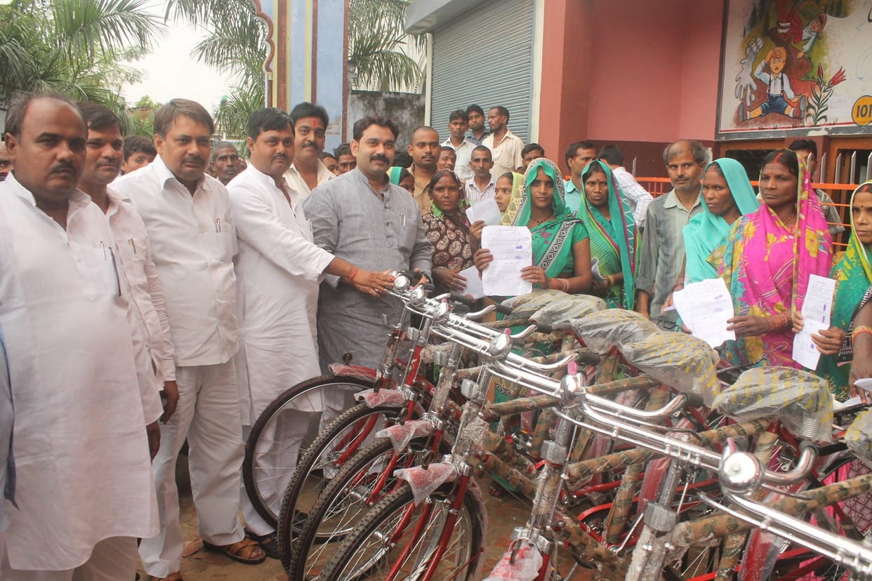 Bicycles distributed to 400 workers