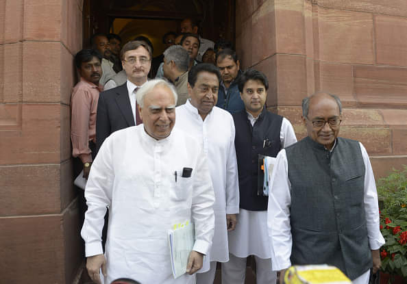 बीजेपी और कांग्रेस में जुबानी जंग