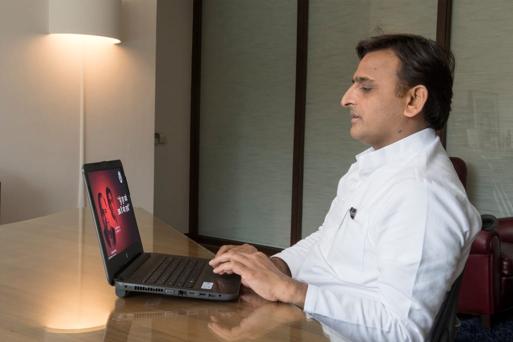 cm akhilesh will be distribute laptop with new features
