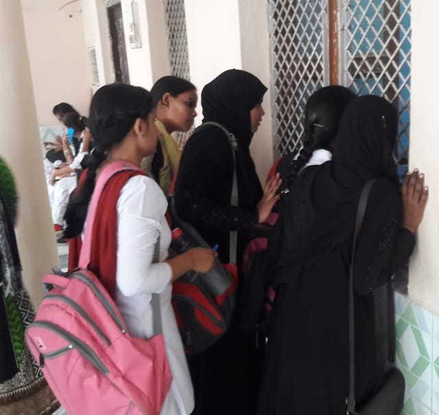  Scholarship students walked on the road