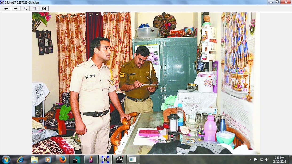 Guards hostage three lakh looted from two stores