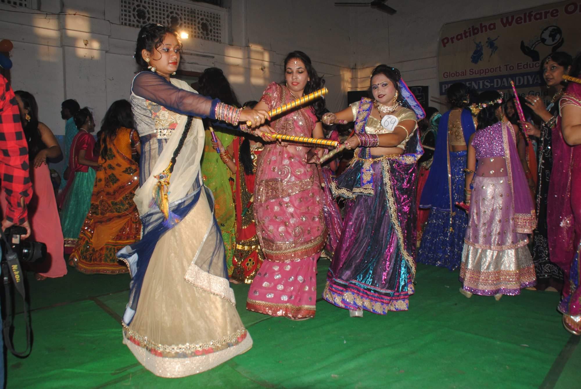 Shardiya Navratri 2022: 4 special benefits of Garba And Dandiya Dance