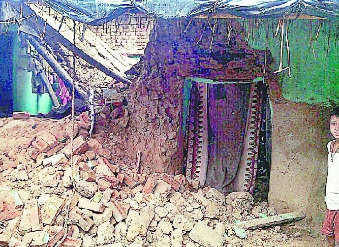 Brbra toppled houses, three buried
