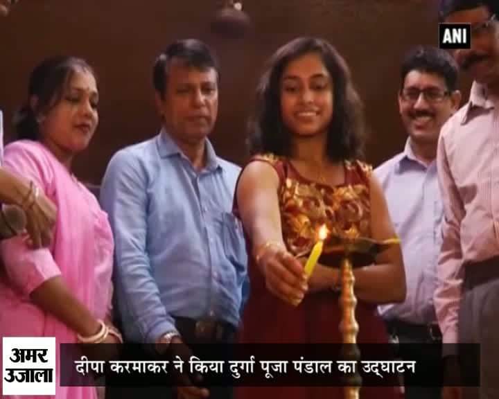 दुर्गा पूजा में दीपा करमाकर 