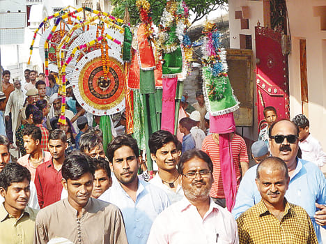 Doleful tune procession pulled Nejon and pulses
