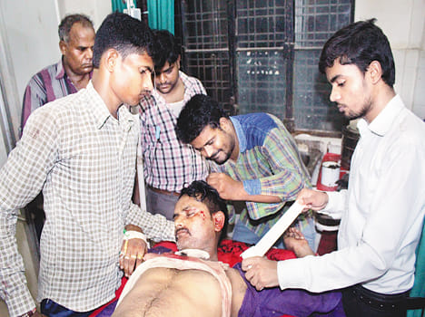 at gun shot sarafa brothers were looted 30 lakhs