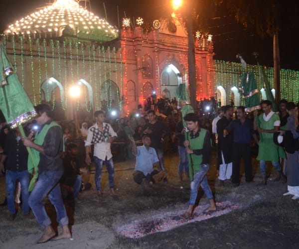  muslims show sorrow on the memory of hussain.