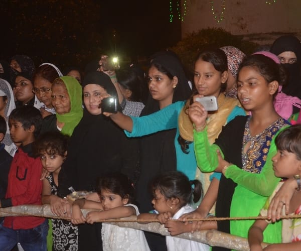  muslims show sorrow on the memory of hussain.