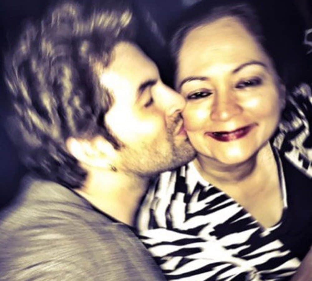 neil nitin mukesh mother wants to be his girlfriend