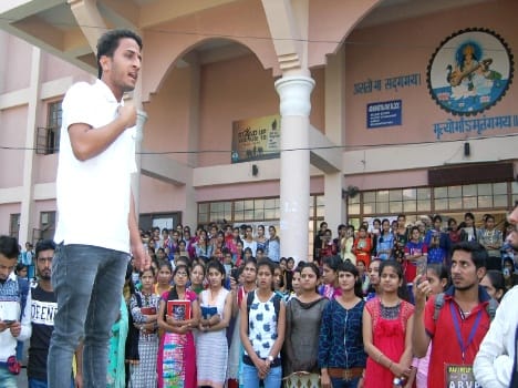 abvp protest in bilaspuer collage. 