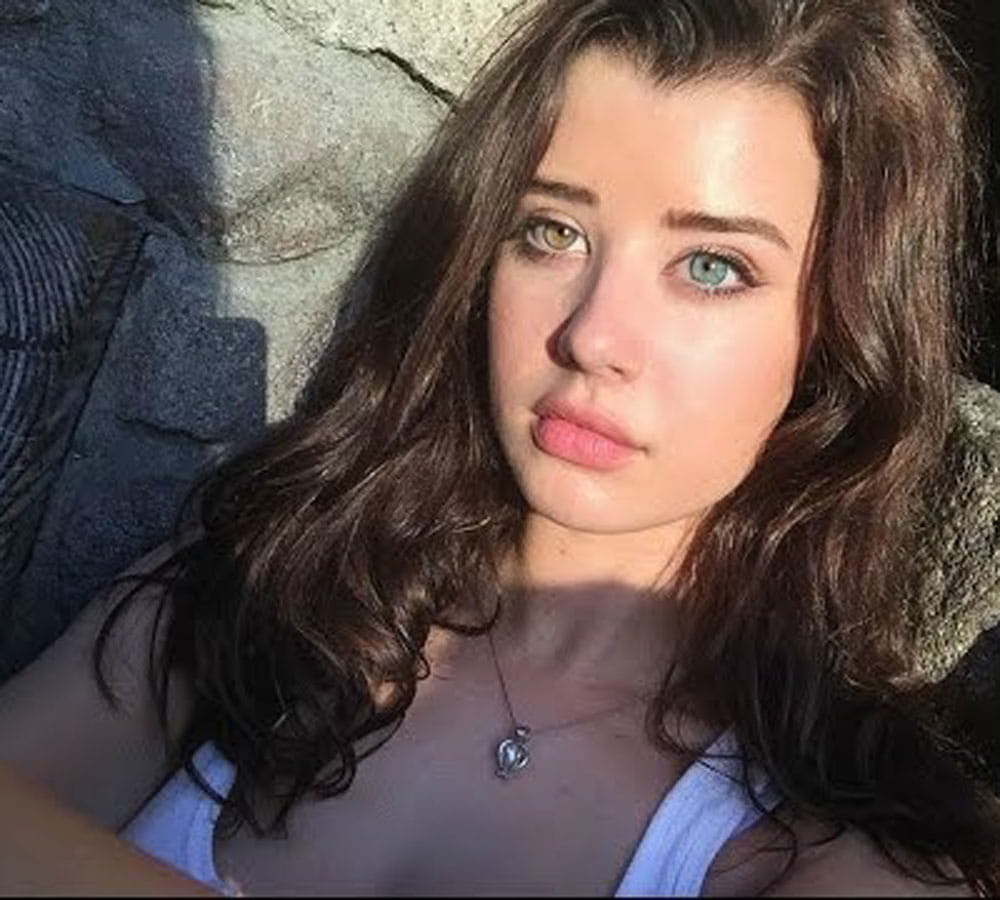 sarah mcdaniel become famous from her weired eyes