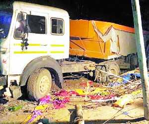  Truck rammed into pooja pandaal, statue damaged