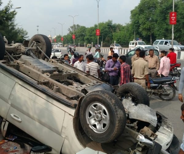  accident on lohia path in Lucknow.