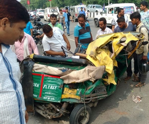  accident on lohia path in Lucknow.