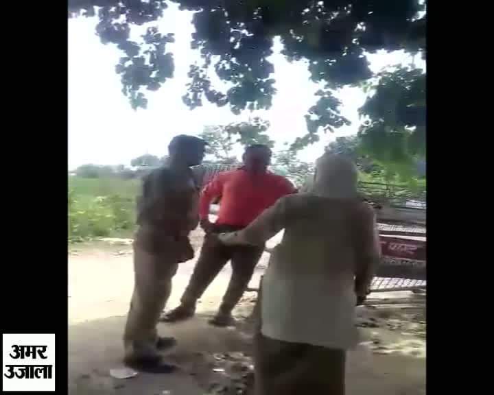 वसूली करते पुलिस वाले 