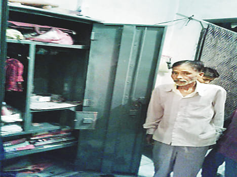 theft in bhrthana mohalla house