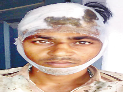 Women struggle on indecency, five injured