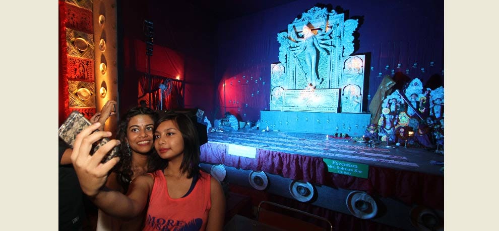 tribute to uri martyrs in durga pandal in delhi