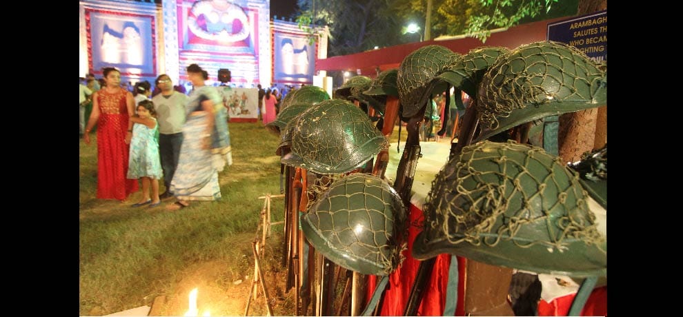 tribute to uri martyrs in durga pandal in delhi