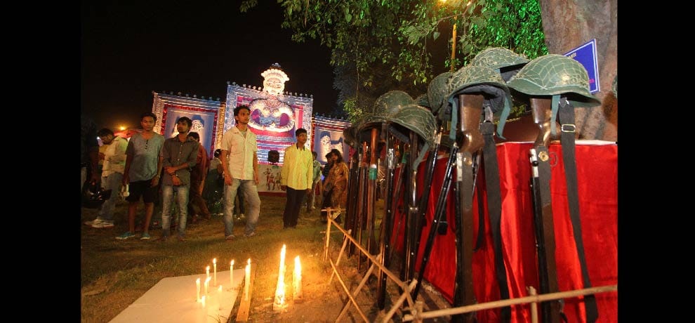 tribute to uri martyrs in durga pandal in delhi
