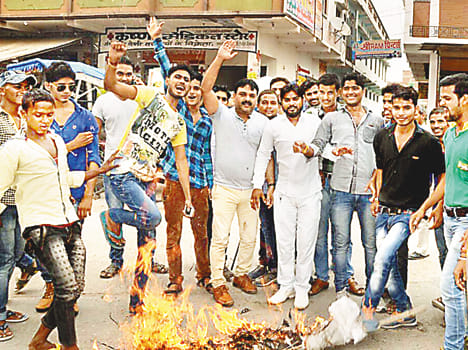 Only BJP Rahul Gandhi's effigy burnt