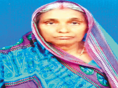 Mother wandering in search soldier